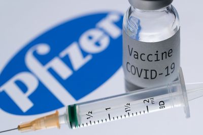 TIÊM VACCINE PFIZER MŨI 1 GIÚP BẢO VỆ SỨC KHỎE HỌC SINH