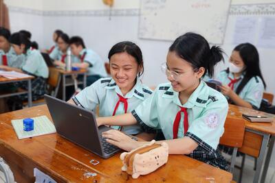 THỰC HIỆN CHUYỂN ĐỔI SỐ TRONG HỌC TẬP - SỬ DỤNG MÁY TÍNH CHROMEBOOK